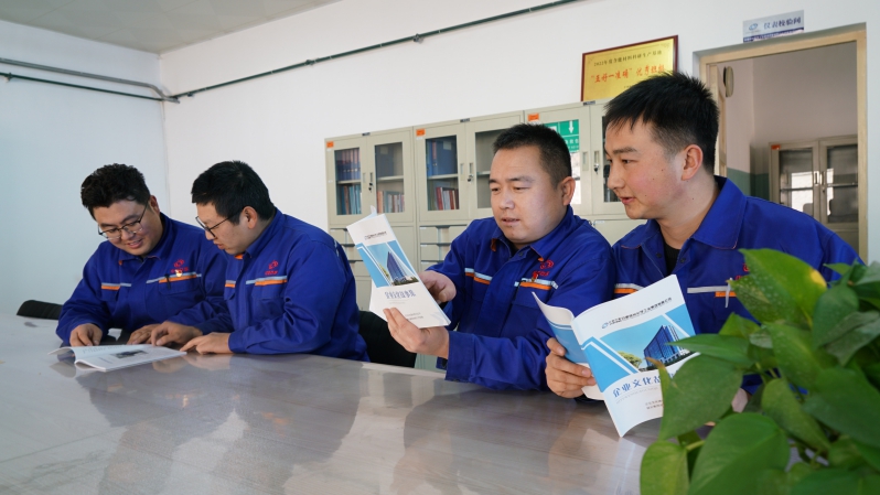 银光集团700余册企业文化故事集亮相基层